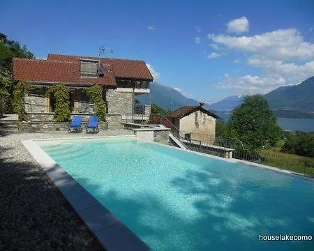 Appartement Giglio Giallo In Gravedona Ed Uniti